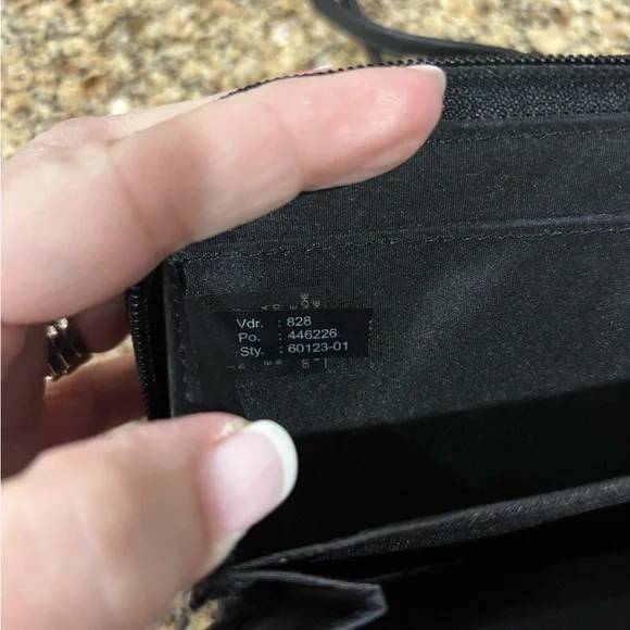 Wilsons Leather Elegant Black Crossbody Bag - Picture 11 of 16